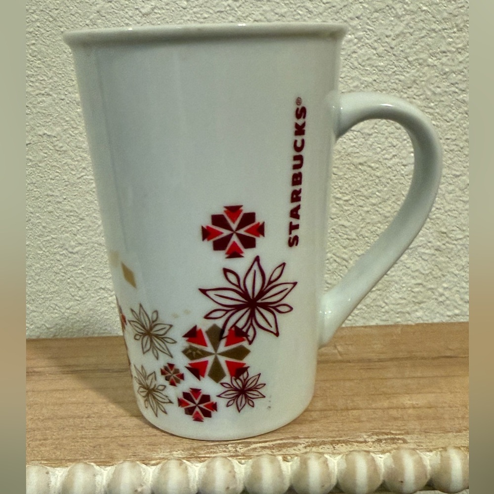 Starbucks White Red Gold Snowflake Mug 12oz Holiday Christmas Coffee Cup